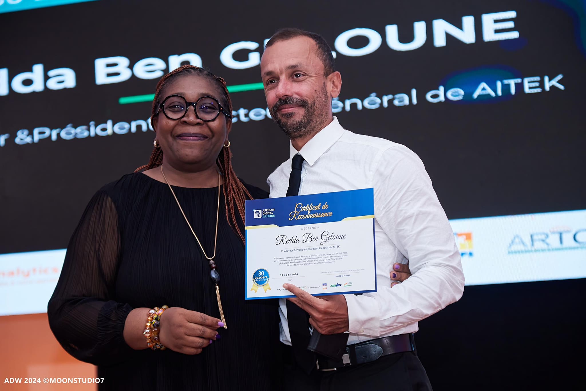Remise de certificat à Redda Ben Geloune, Fondateur & Président Directeur Général de AITEK