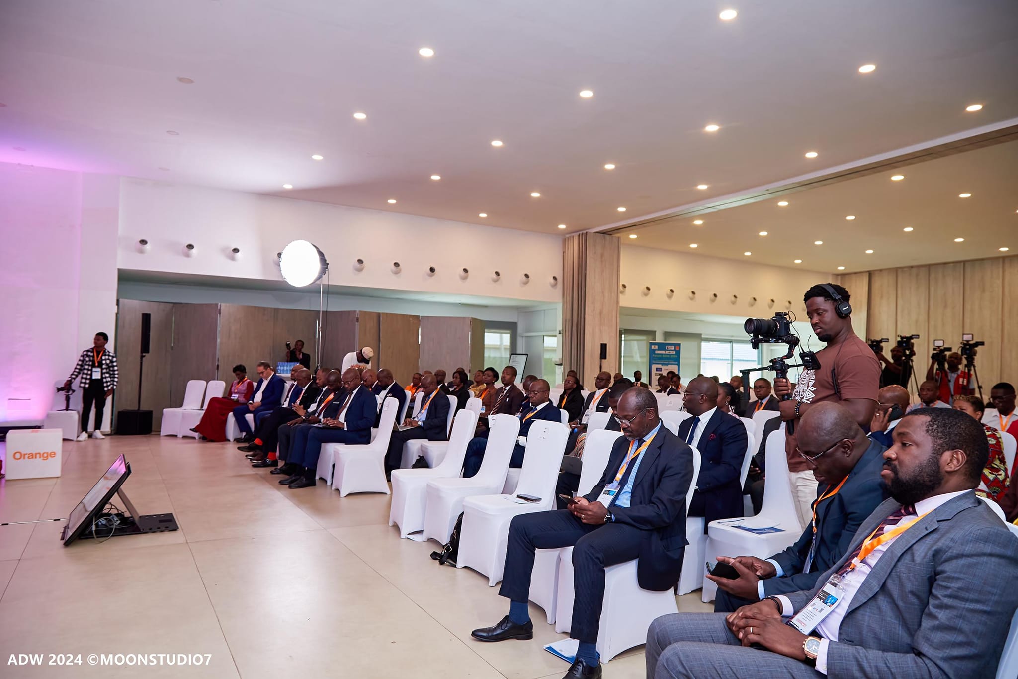 Audience lors d'une conférence de l'ADW 2024